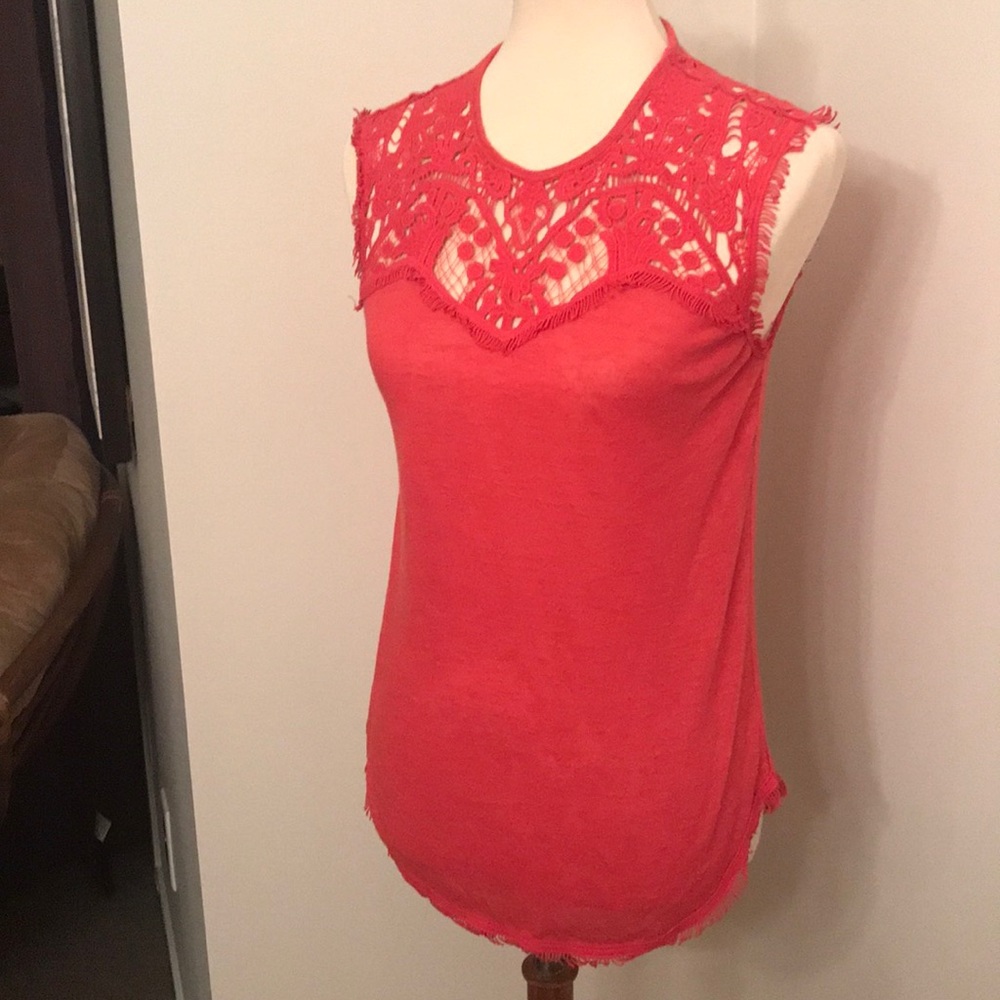 Jessica Simpsom Sleeveless Embroidery Top